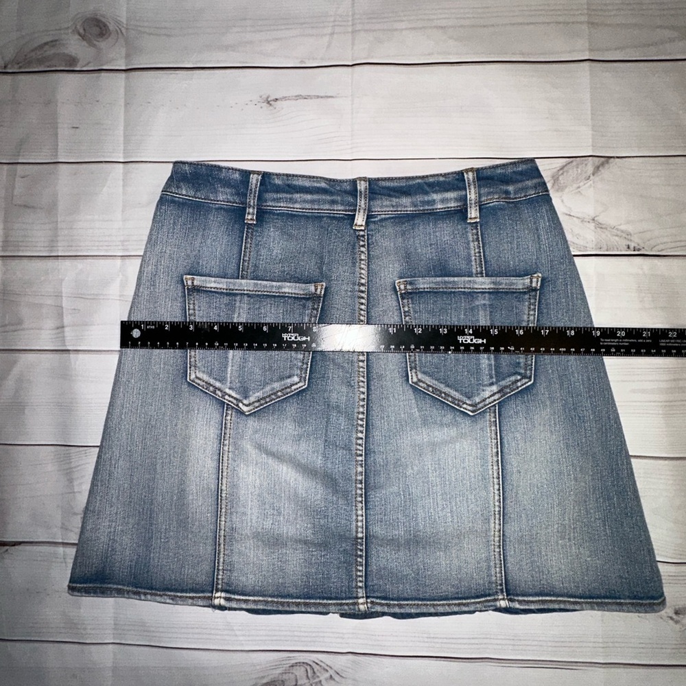 Denim Button-Front Skirt Size 4
Casual Wear Summer Lightweight Button Front - Picture 4 of 7